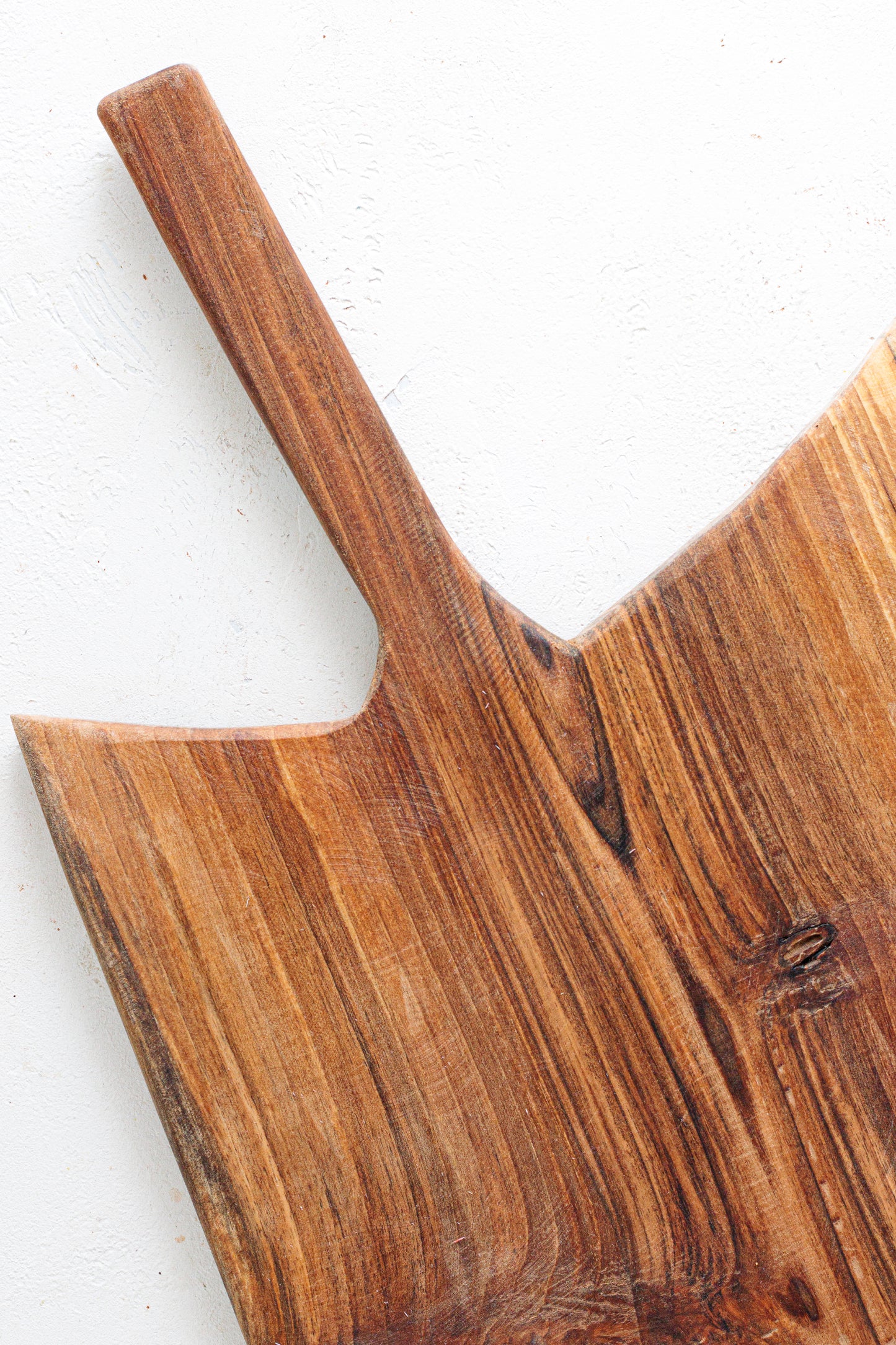 Tagliere in legno di noce Egle
