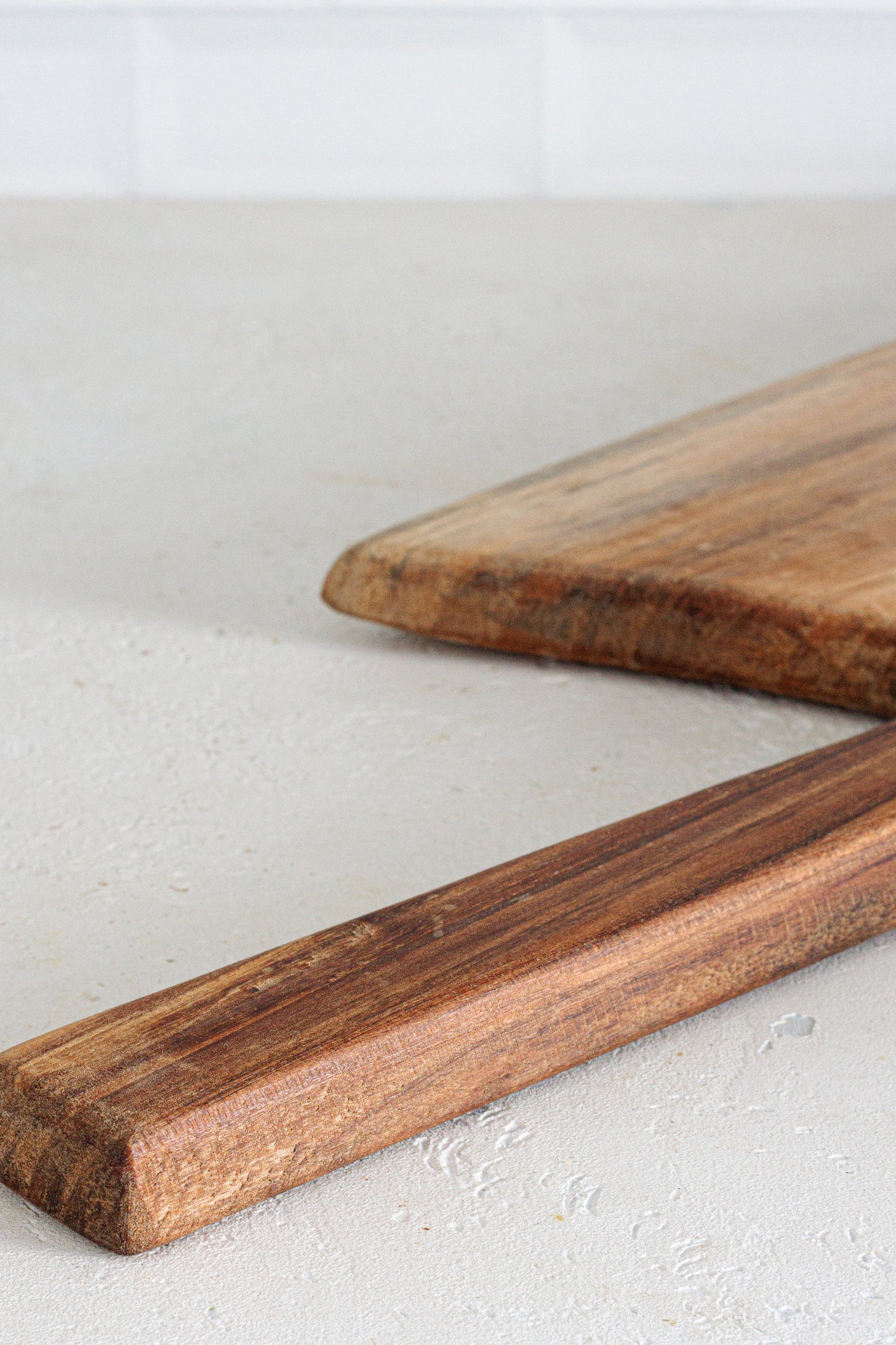 Tagliere in legno di noce Egle