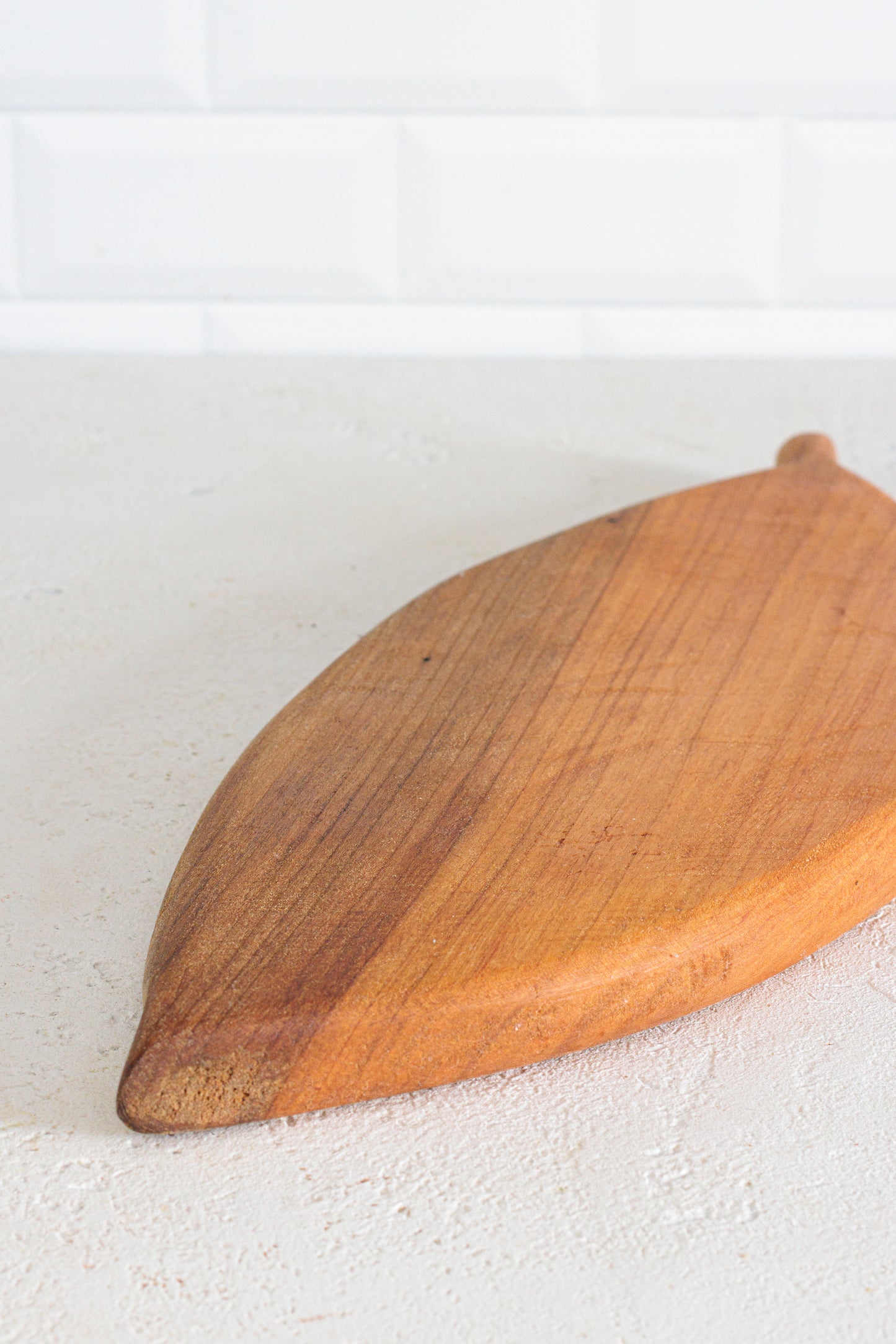 Tagliere a foglia in legno di ciliegio - Sussurro