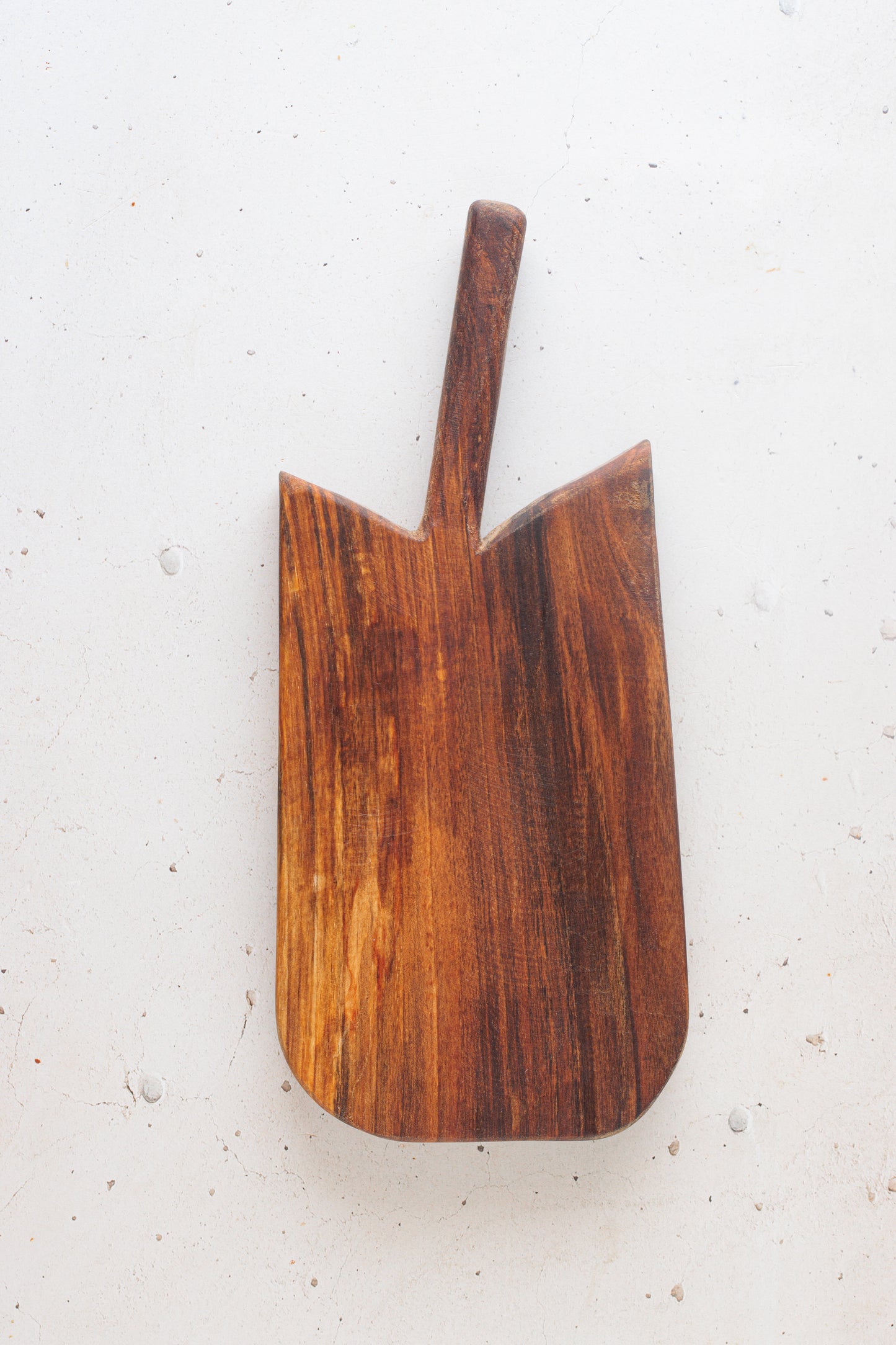 Tagliere in legno di noce Estia