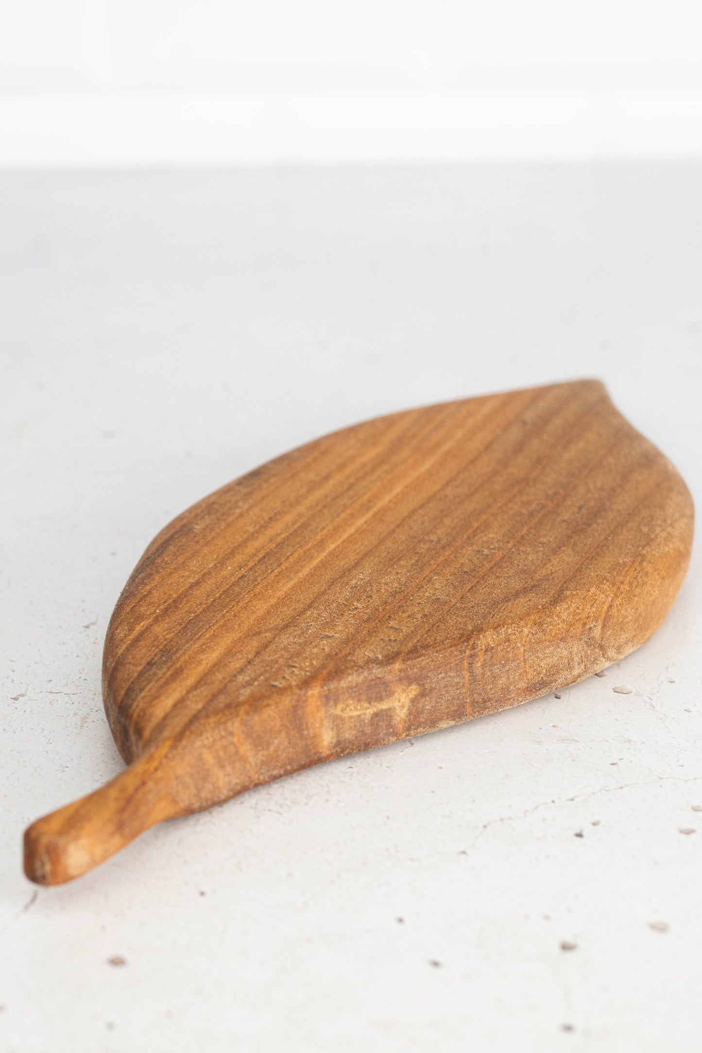 Sottobicchiere a foglia grande in legno di ciliegio