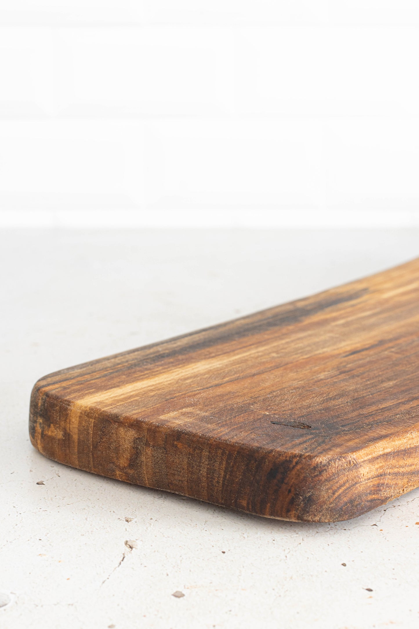 Tagliere in legno di noce Clio