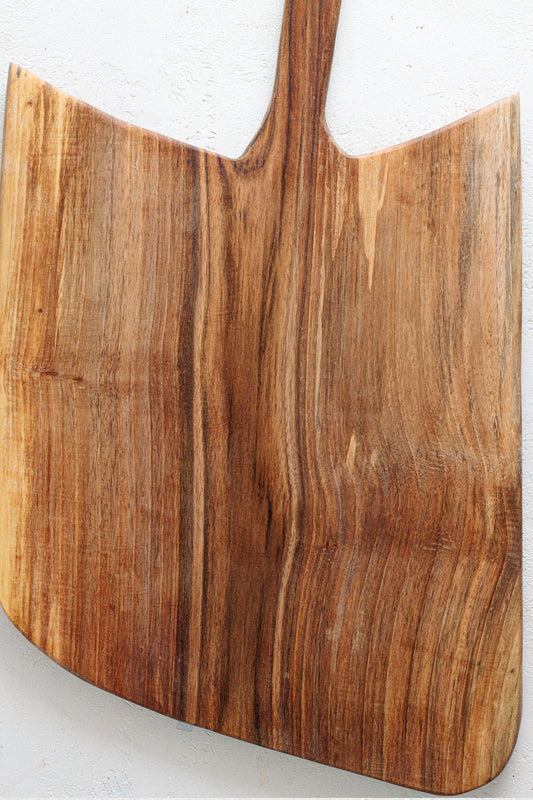Tagliere in legno di noce Egle