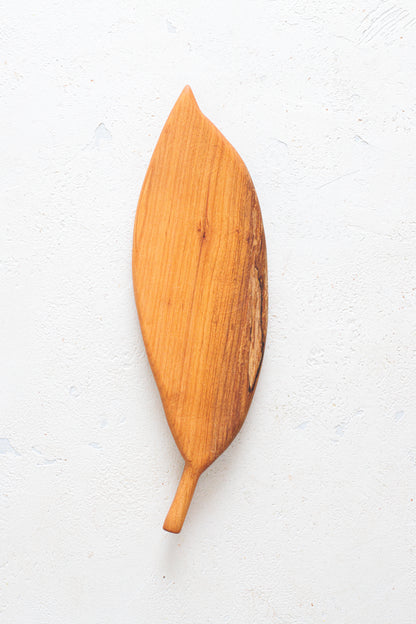Tagliere a foglia in legno di ciliegio - Svolazzo