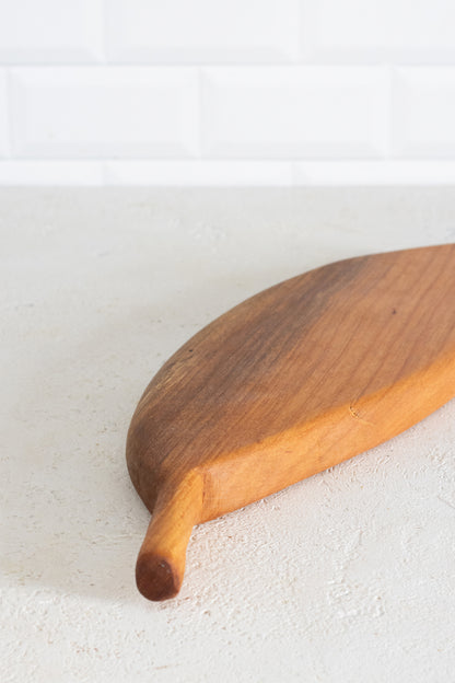 Tagliere a foglia in legno di ciliegio - Svolazzo